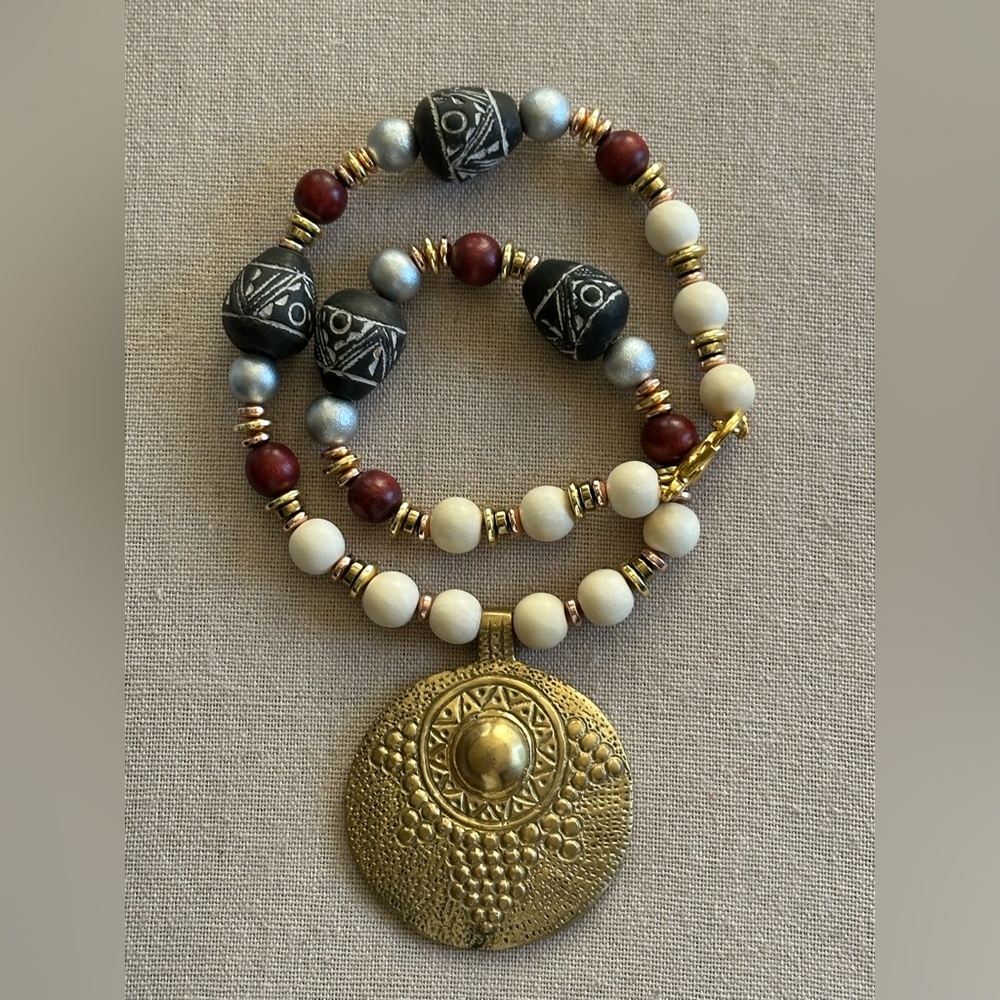 22-1/2 inch colorful beaded necklace NWOT